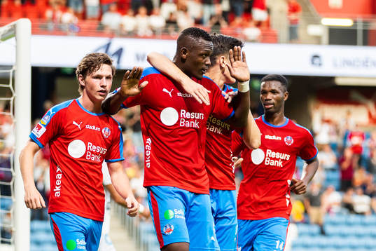 Helsingborgs Alhaji Gero jublar med lagkamrater