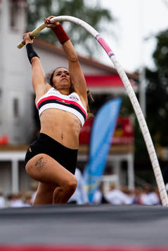 Angelica Bengtsson, Hässelby SK deltar i stavhopp