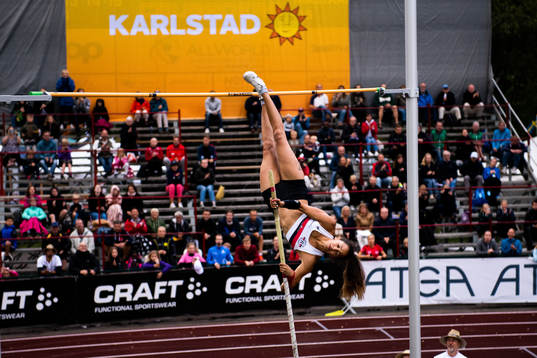 Angelica Bengtsson, Hässelby SK deltar i stavhopp