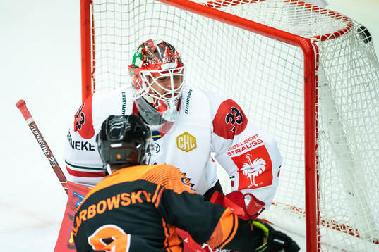 Matthew Garbowsky of Graz99ers scores 3-3 behind goalkeeper