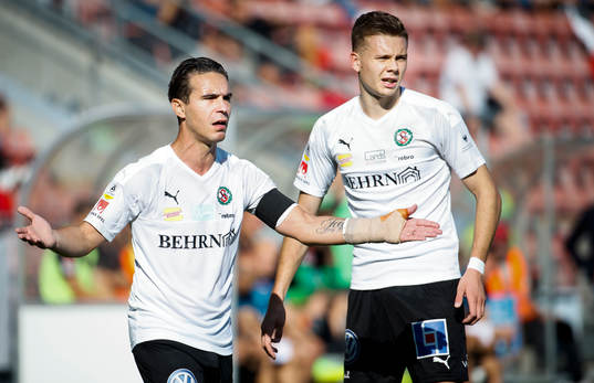 Örebros Nordin Gerzic och Jake Larsson deppar