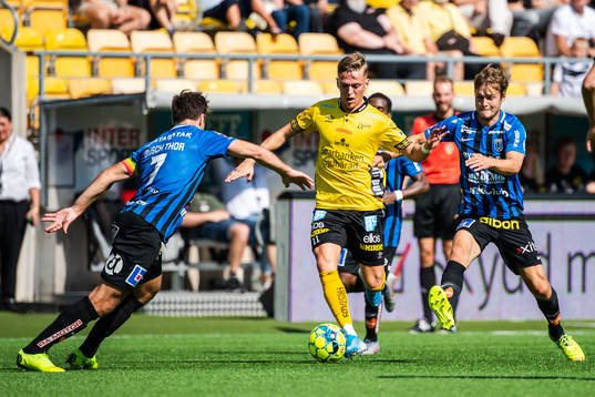 Elfsborgs Jesper Karlsson mot Sirius Niklas Busch Thor