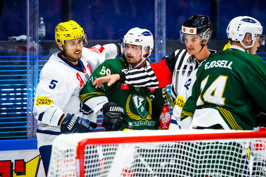 Tobias Fohrler of Ambri-Piotta and Linus Johansson   of