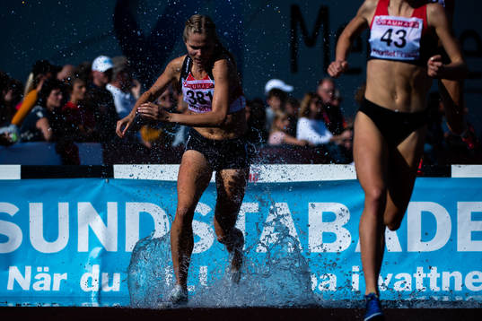 Linn Söderholm, Sävedalens AIK deltar i 3000 meter hinder