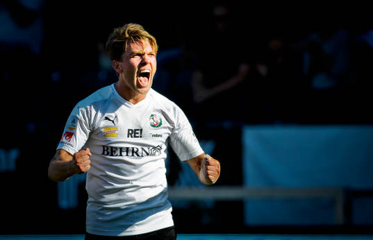 Örebros Martin Broberg gör 1-0 och jublar