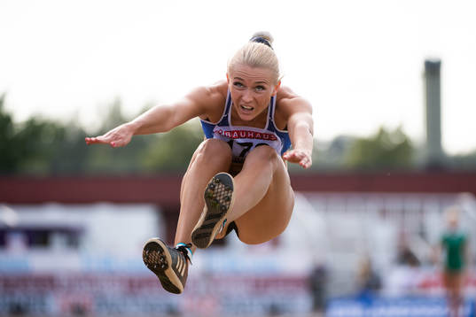 Elin Larsson, IFK Halmstad deltar i längdhopp