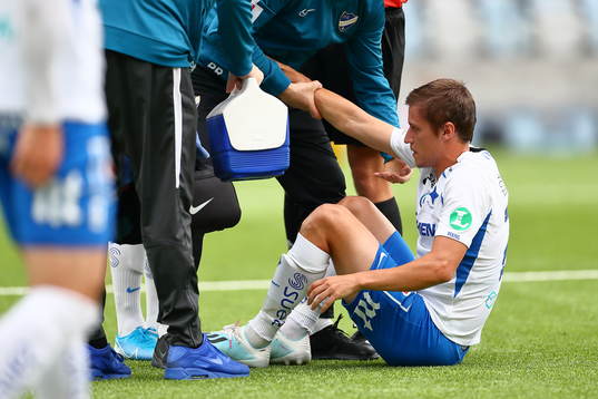 IFK Norrköpings Simon Thern skadad i baklåret