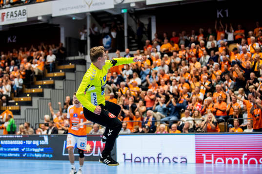 Kristianstads målvakt Leo Larsson jublar