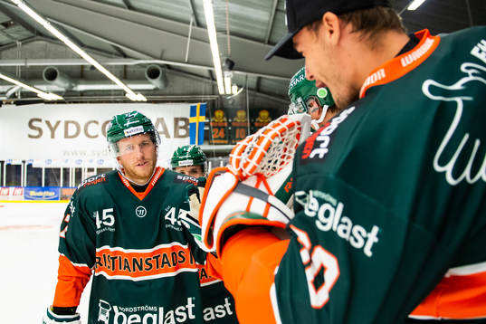 Kristianstads Fredrik Lindblom jublar med lagkamrater