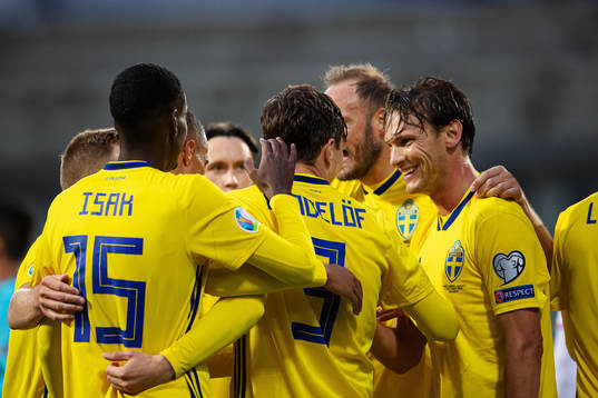 Bläddra bland fler bilder av Football, UEFA Euro Qualifier, Faroe Islands - Sweden