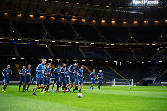 Andreas Granqvist together with teammates of the Swedish