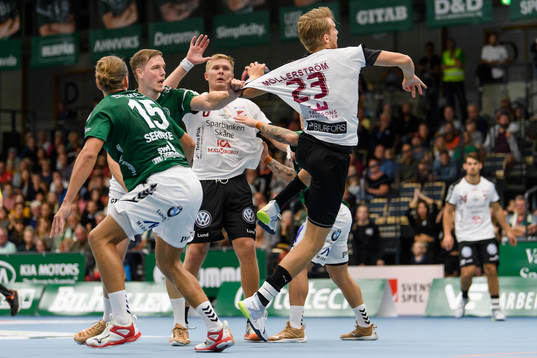 Varbergs Daniel Lindgren drar Lugis Carl Möllerström i