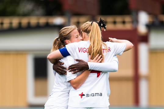 Rosengårds Anna Anvegård jublar med Glodis Perla