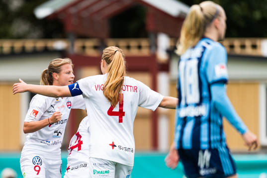 Rosengårds Anna Anvegård jublar med Glodis Perla