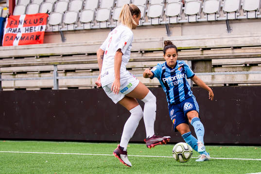 Rosengårds Nathalie Björn täcker Djurgårdens Malin Diaz