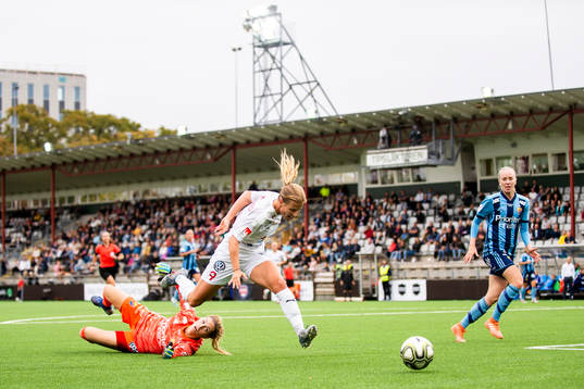 Rosengårds Anna Anvegård och Djurgårdens målvakt