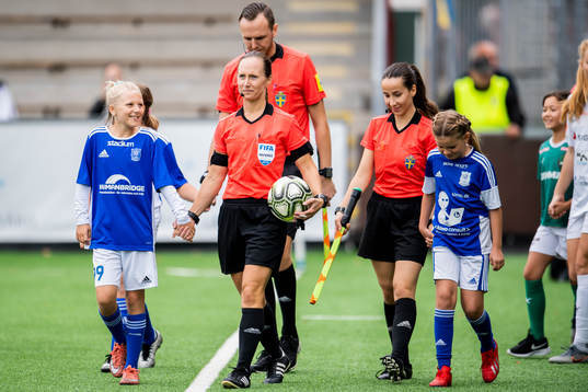 Domare Pernilla Larsson, assisterande domare Emil Persson