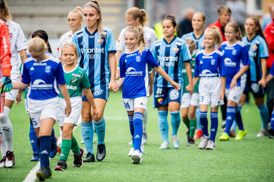 Rosengårds och Djurgårdens spelare gör entré