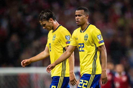 Albin Ekdal and Robin Quaison of Sweden looks dejected