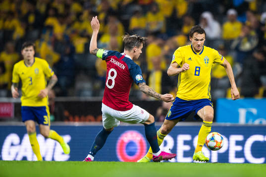 Stefan Johansen of Norway and Albin Ekdal of Sweden