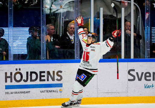 Örebros Sakari Salminen gör 3-5 och jublar