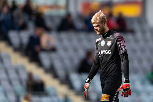 Örgrytes målvakt Fredrik Andersson deppar