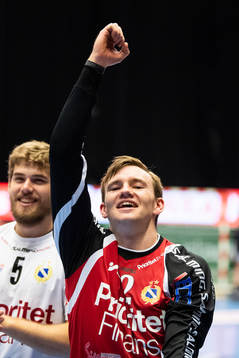 Redbergslids målvakt Kristian Zetterlund jublar