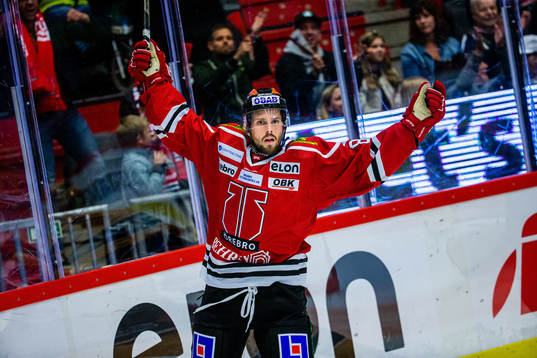 Örebros Mathias Bromé jublar