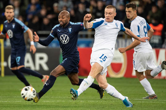 Fouad Bachirou of Malmö FF and Viktor Tsyhankov of Dinamo