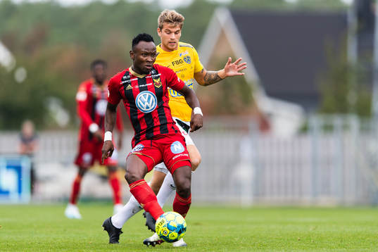 Östersunds Sam Mensiro och Falkenbergs Marcus Mathisen