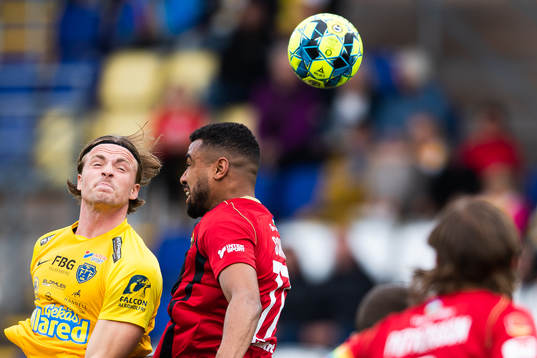 Falkenbergs Carl Johansson i nickduell med Östersunds Noah