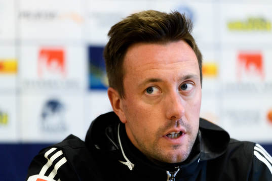Östersunds tränare Ian Burchnall på presskonferensen