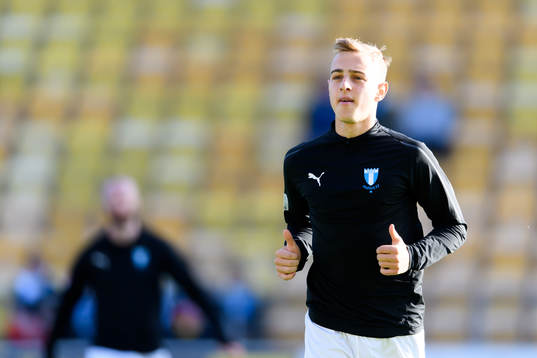 Malmö FFs Amel Mujanic värmer upp innan fotbollsmatchen i