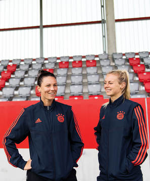 Emily Gielnik  and Amanda Ilestedt of Bayern Munich pose