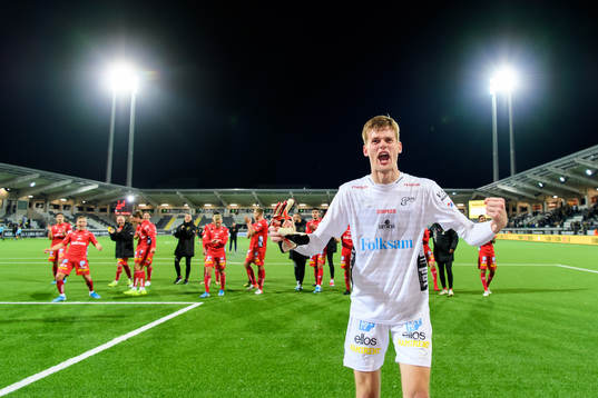 Elfsborgs målvakt Tim Rönning jublar