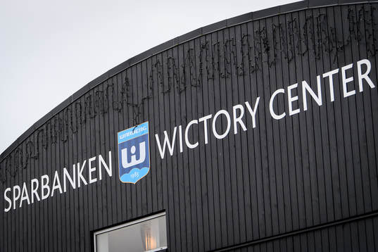 Exteriör Sparbanken Wictory Center före innebandymatchen