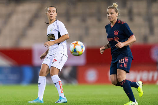 Julia Zigiotti Olme of Göteborg and Dominika   Skorvankova