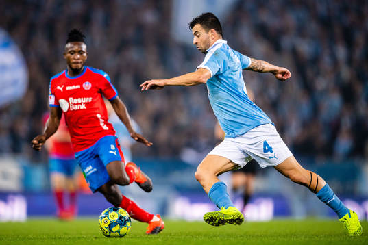 Helsingborgs Mamudu Moro och Malmö FFs Behrang Safari