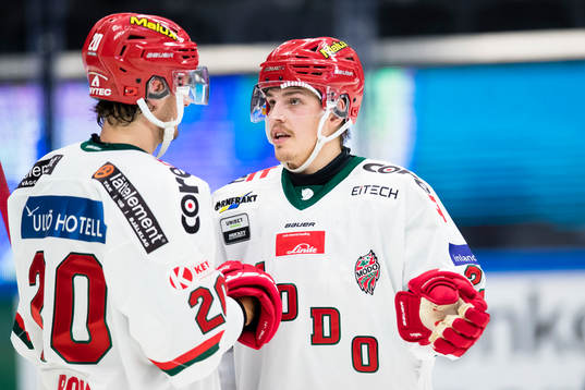 Modos Mathias From diskuterar med Jonathan Johansson
