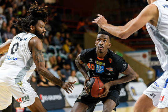 Borås Zac Cuthbertson och Köpings Jeremy Tyrone Combs