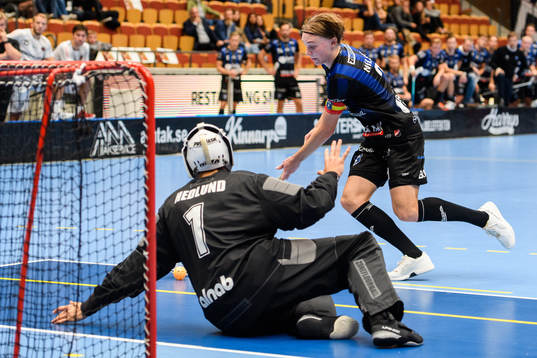 Helsingborgs Jonathan Nilsson med en straff mot Pixbos