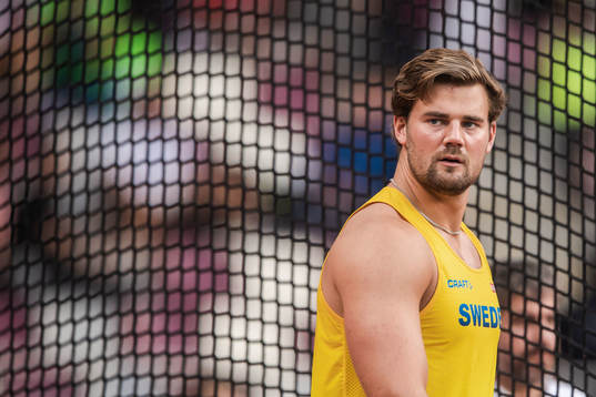 Simon Pettersson of Sweden