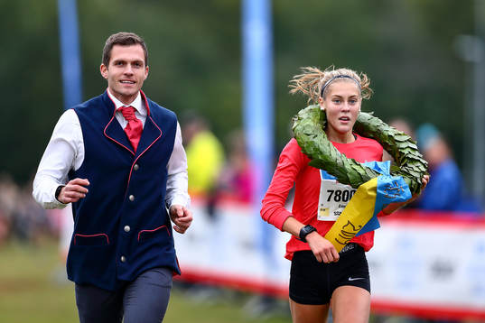 Emelie Eriksson Stora Skedvi IK vinnare i F19 med kransmas