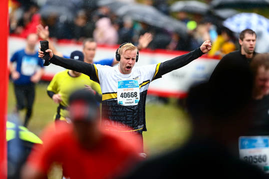 Lycklig motionslöpare i MK 30 km