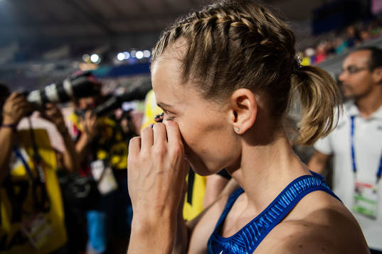 Anzhelika Sidorova of Russia in tears
