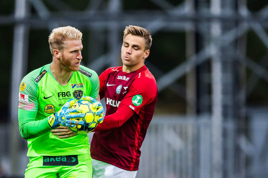 Falkenbergs målvakt Hampus Nilsson och IFK Norrköpings