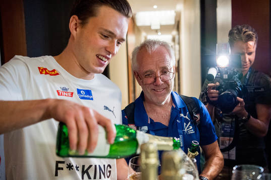Karsten Warholm of Norway celebrates with his coach Leif
