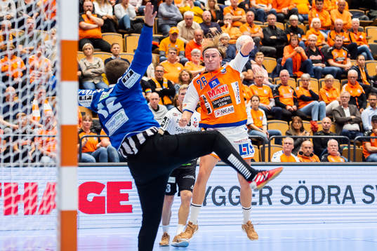 Kristianstads Valter Chrintz och IFK Ystads målvakt Måns