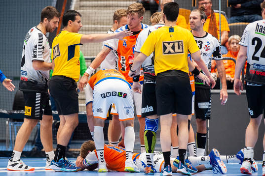 Kristianstads Olafur Gudmundsson ligger på golvet