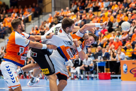 Kristianstads Adam Nyfjäll och IFK Ystads Jonathan Mollerup